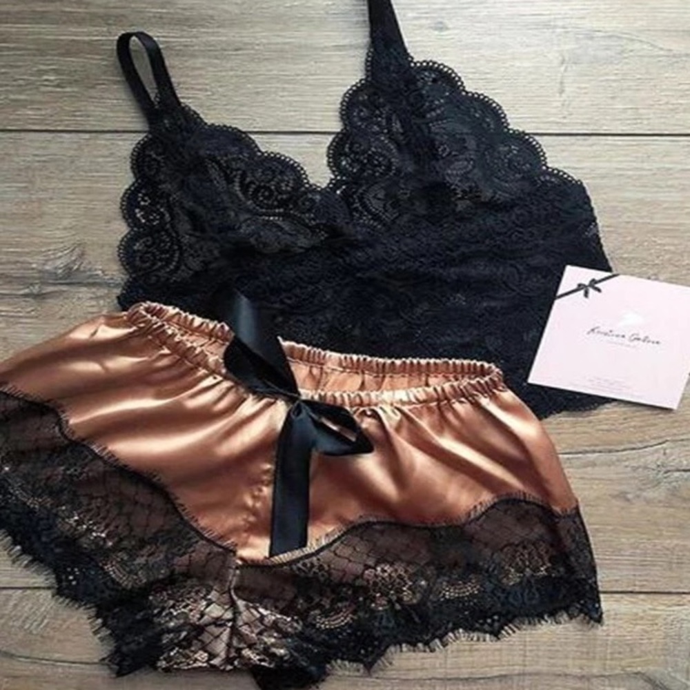 2020 Love’Lace Lingerie Set - Picture 2 of 2